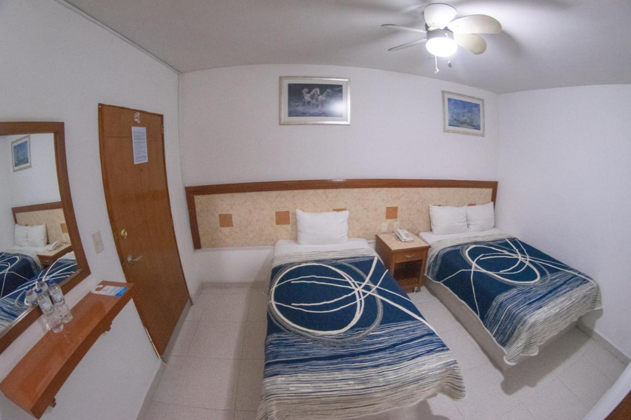 Hotel Niza Zona Piel León de los Aldamas Extérieur photo
