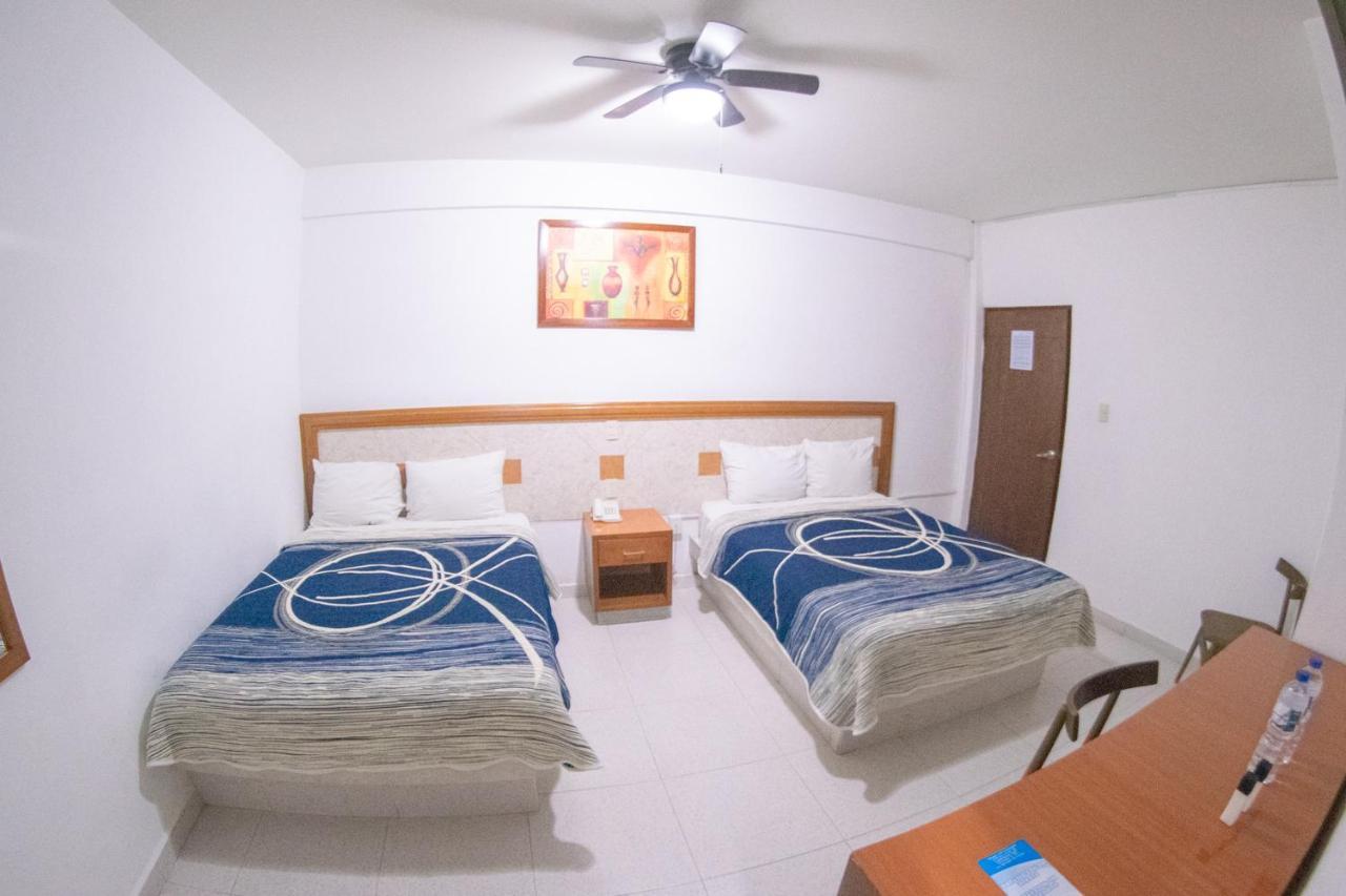 Hotel Niza Zona Piel León de los Aldamas Extérieur photo