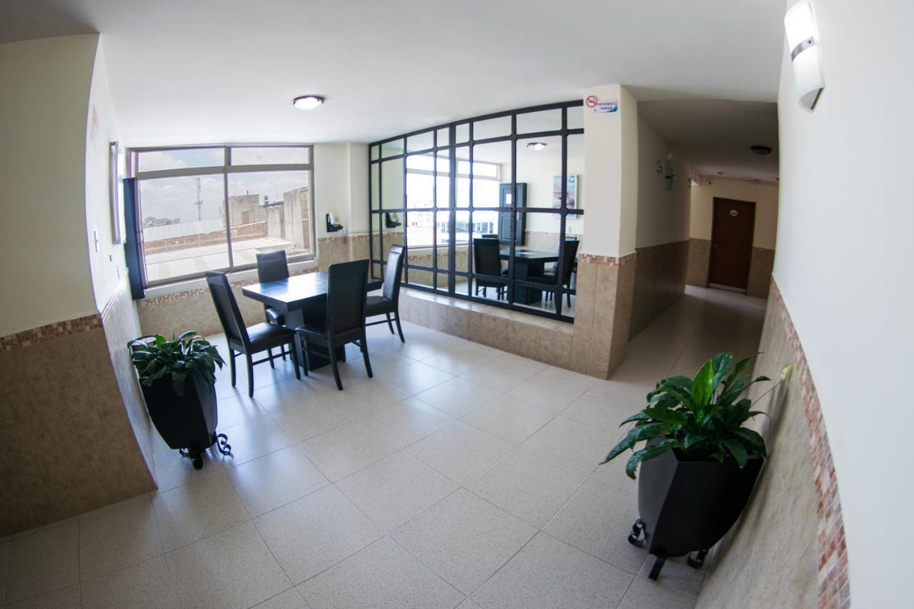 Hotel Niza Zona Piel León de los Aldamas Extérieur photo