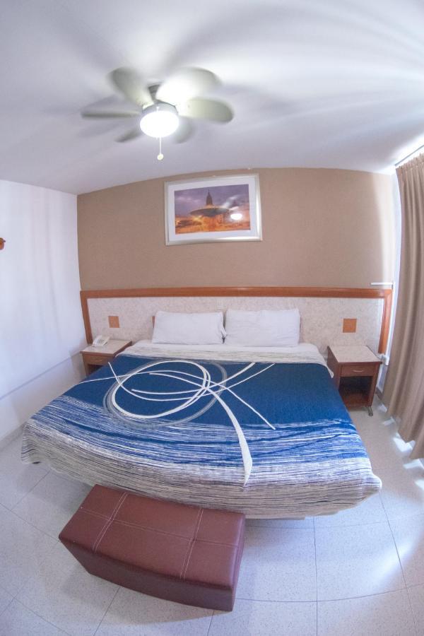 Hotel Niza Zona Piel León de los Aldamas Extérieur photo