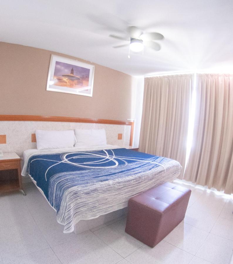 Hotel Niza Zona Piel León de los Aldamas Extérieur photo