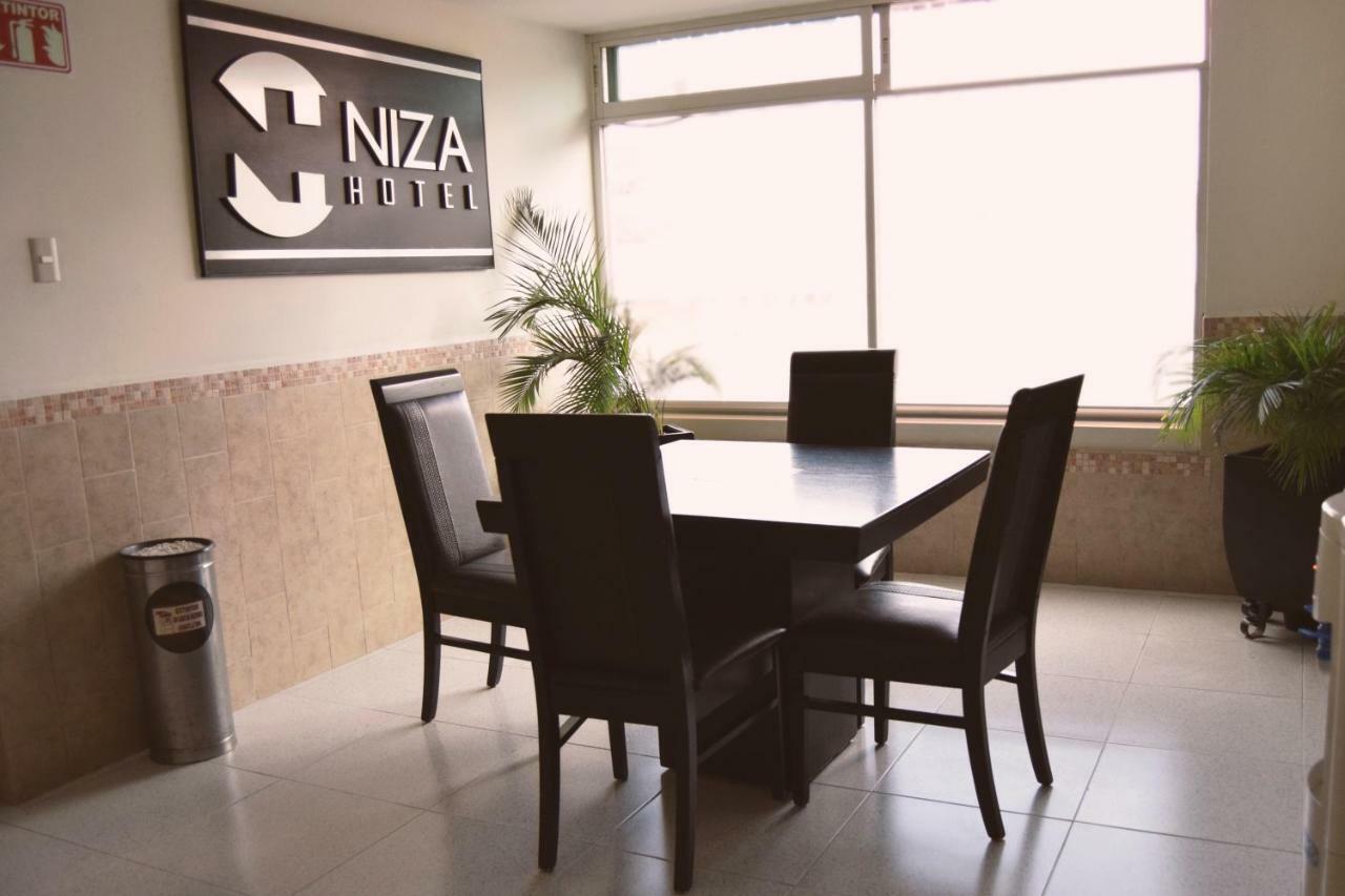 Hotel Niza Zona Piel León de los Aldamas Extérieur photo